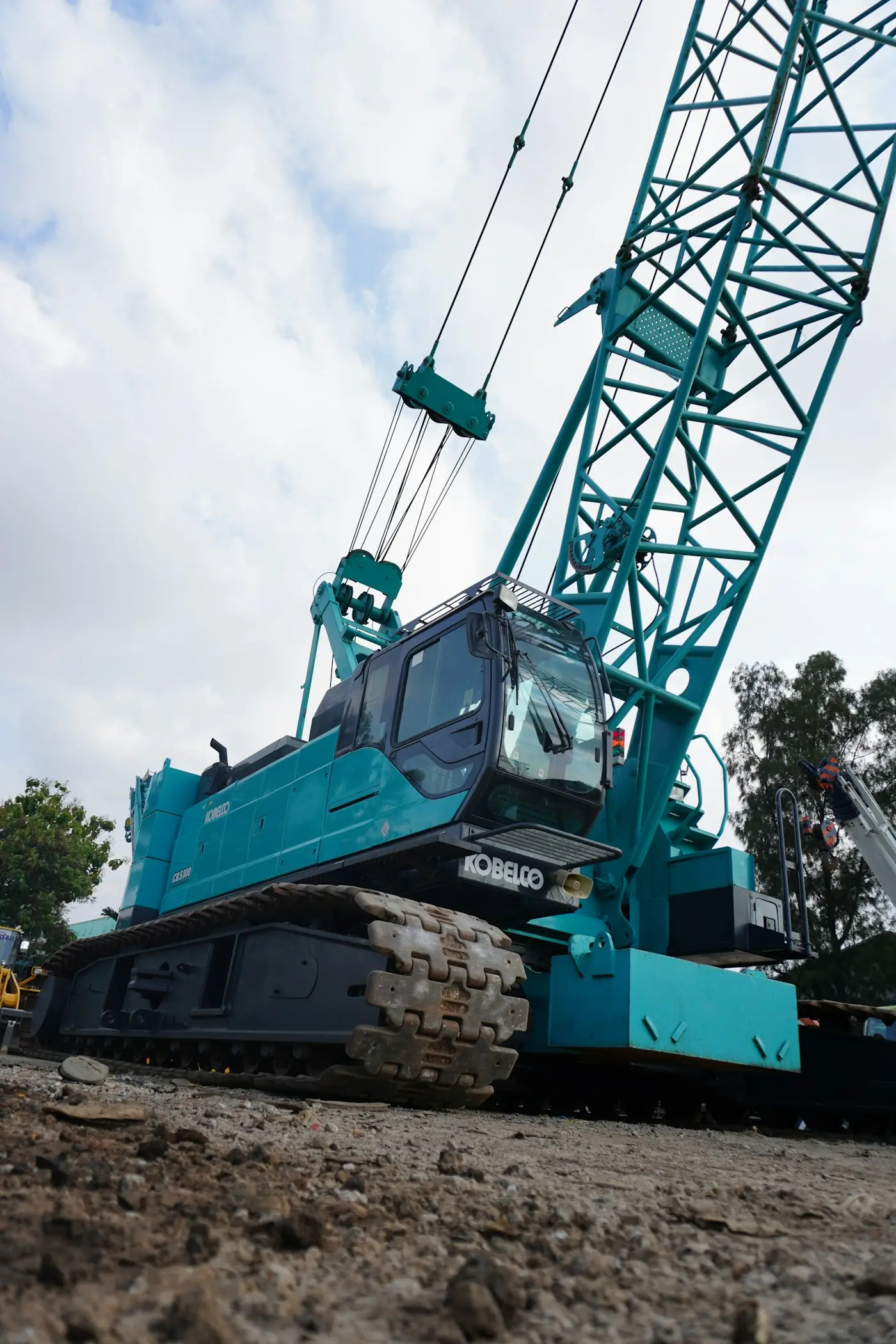 Crawler crane di lokasi proyek di Jakarta