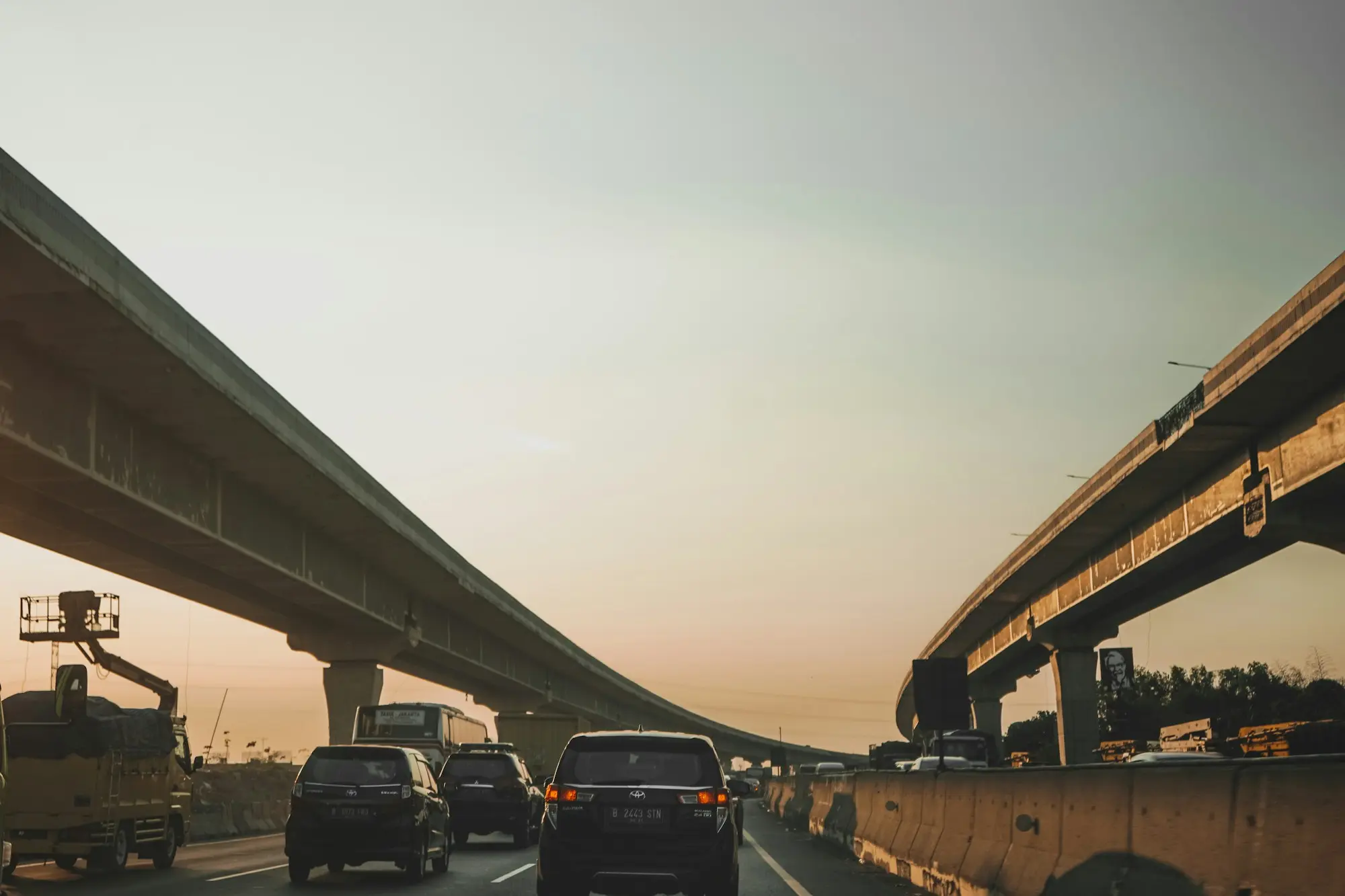 Jalan tol layang saat senja